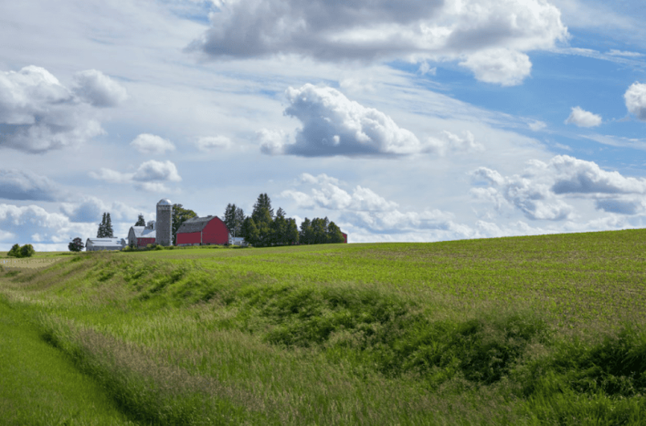 Iowa acreages, equipment,
